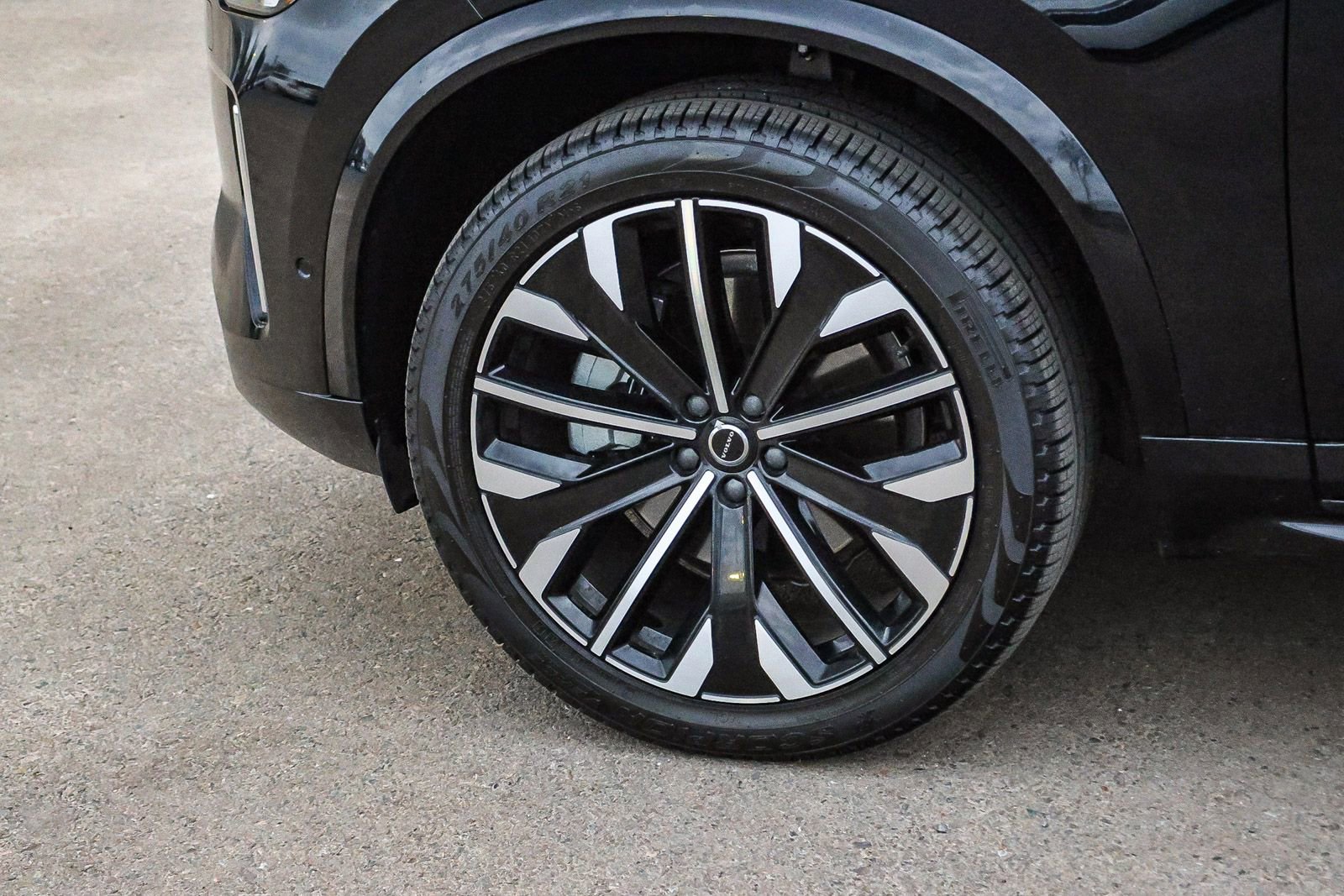 Used 2025 Volvo XC90 B6 Plus w/ Protection Package Premier image 10