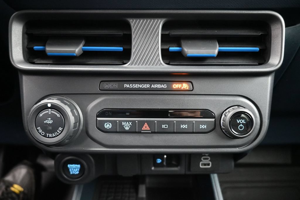 Used 2025 Ford Maverick Lobo AWD/4WD image 17