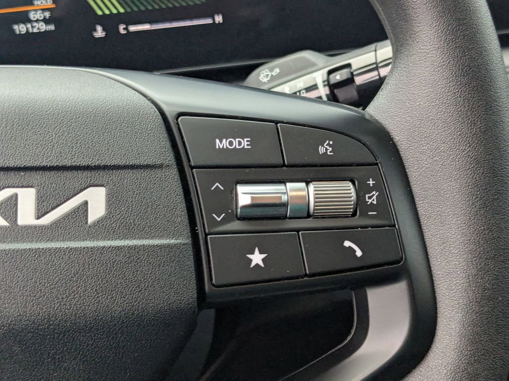 Used 2025 Kia K4 LXS image 26