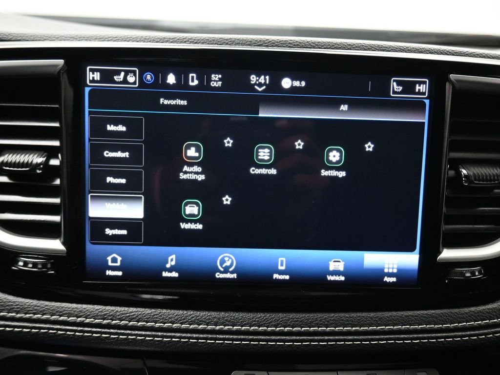 Used 2024 Chrysler Pacifica Touring image 22