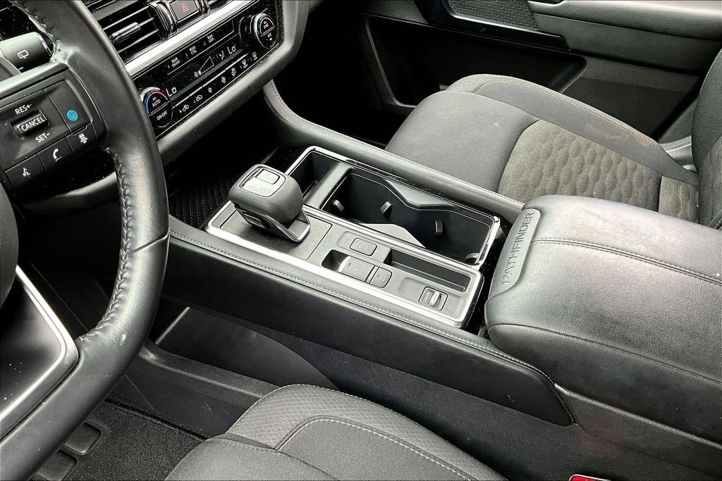 Used 2025 Nissan Pathfinder SV FWD image 18