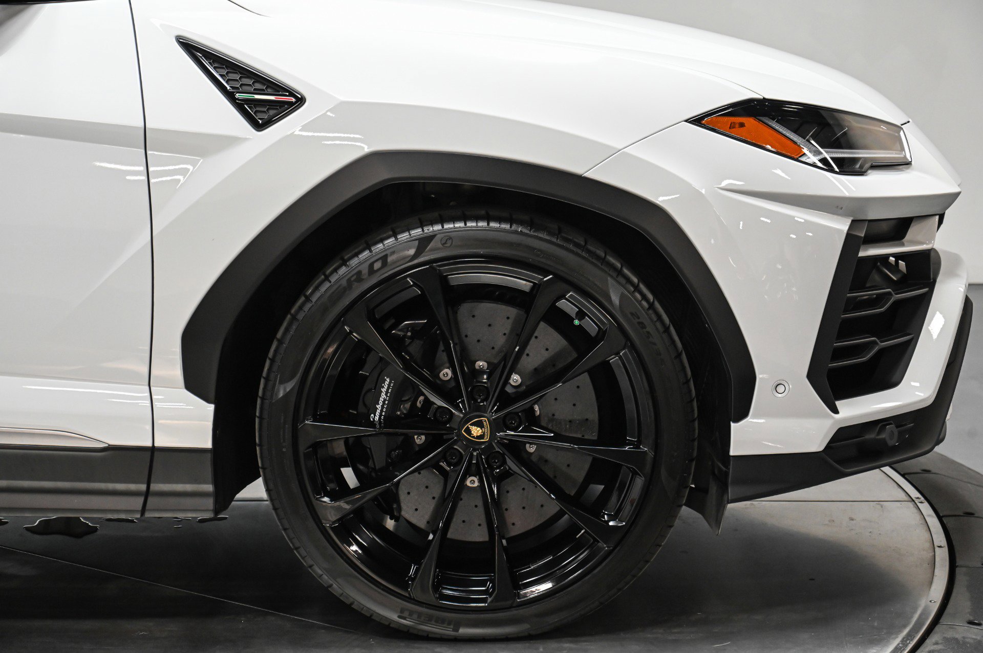 Used 2020 Lamborghini Urus image 69
