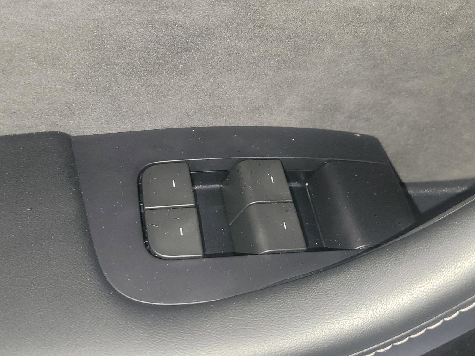 Used 2023 Tesla Model Y Long Range AWD/4WD image 28