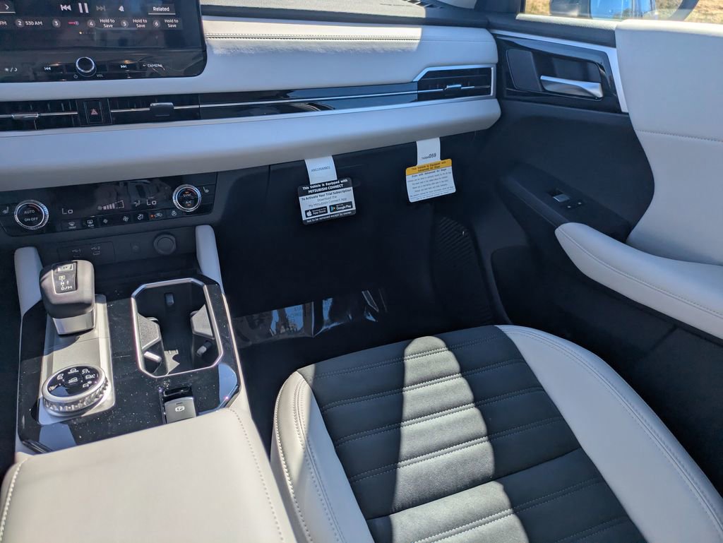 New 2026 Mitsubishi Outlander SE FWD image 17