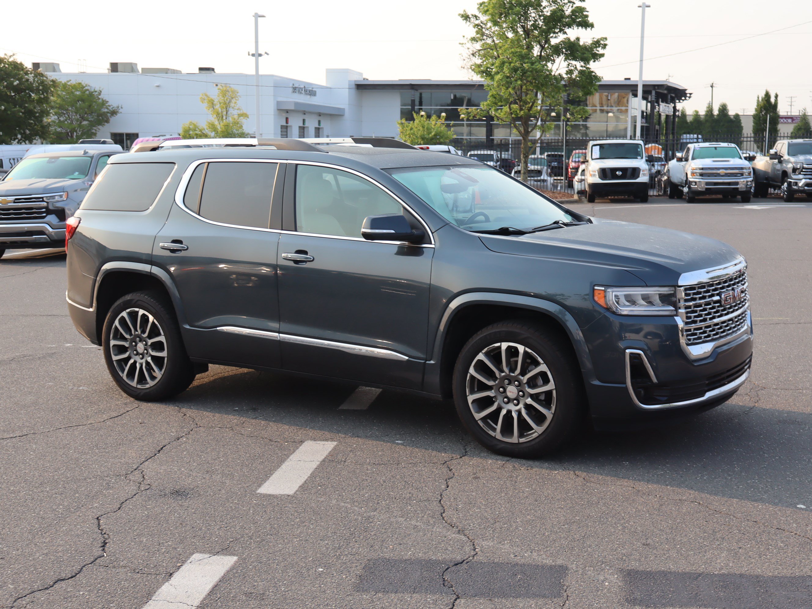 Used 2020 GMC Acadia Denali w/ Technology Package FWD image 13