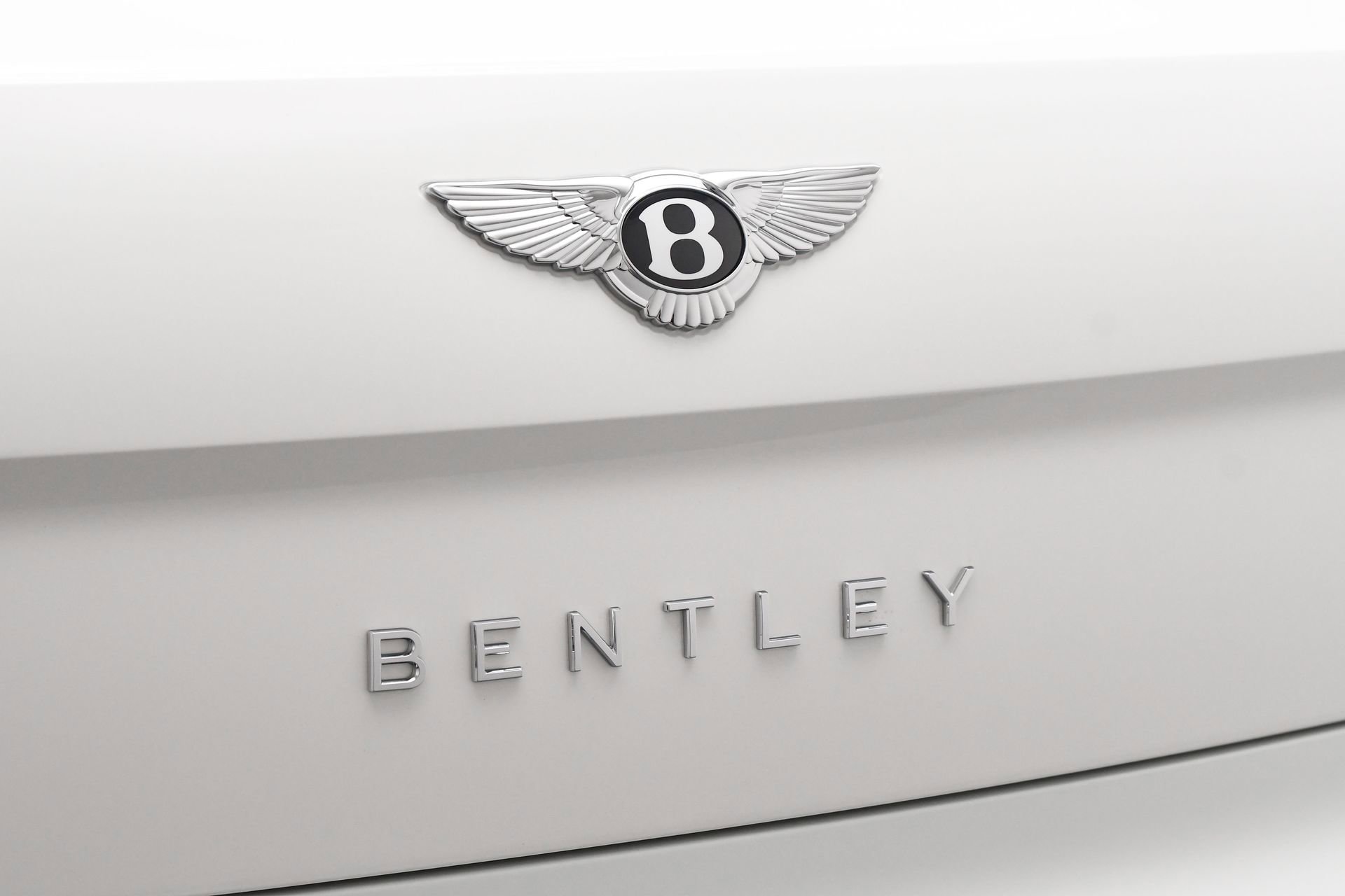 Used 2025 Bentley Flying Spur Plug-In Hybrid image 24