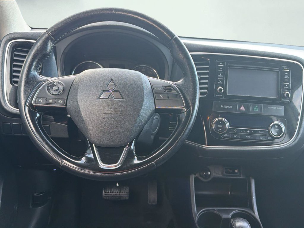 Used 2016 Mitsubishi Outlander SE AWD/4WD image 13
