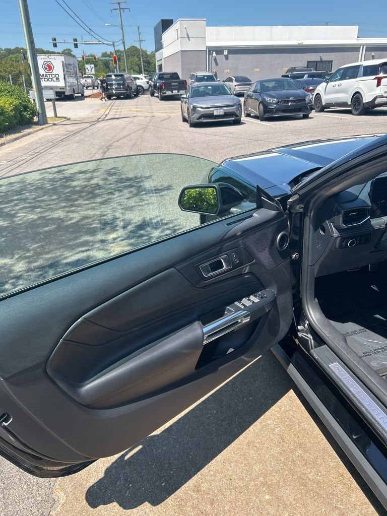 Used 2025 Ford Mustang Premium RWD video 2