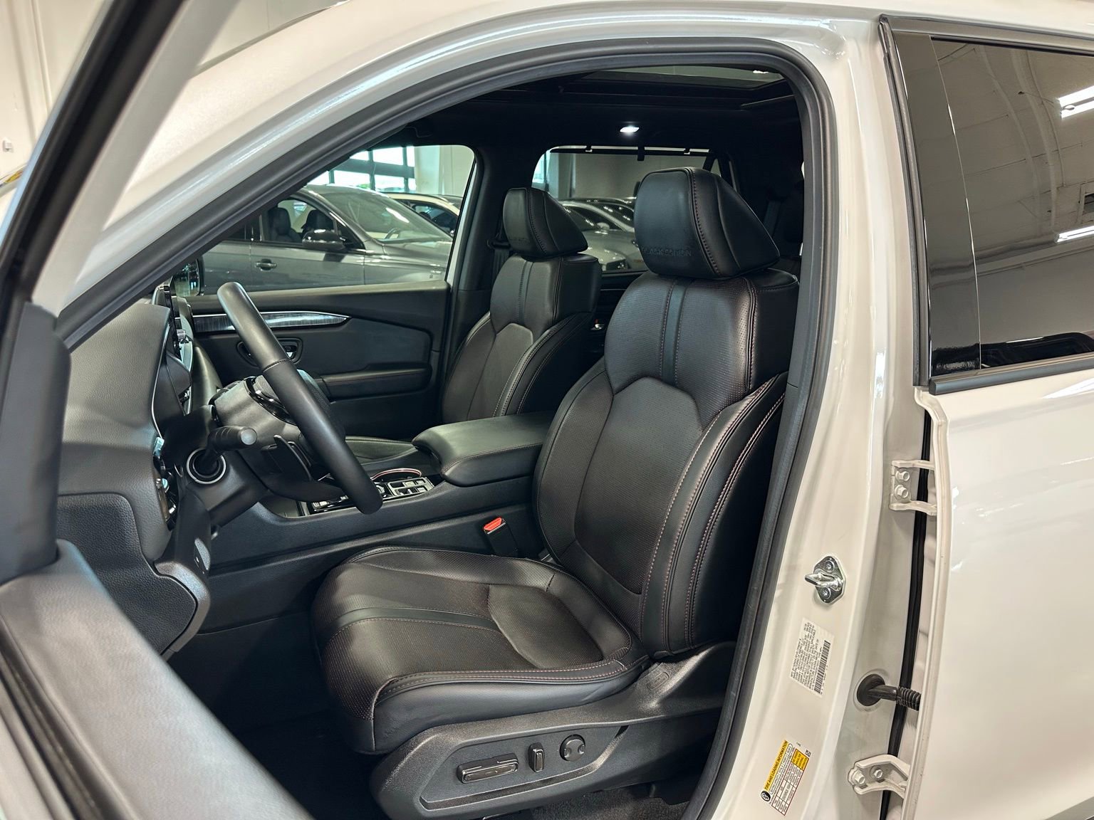 Used 2025 Honda Pilot Black Edition image 12