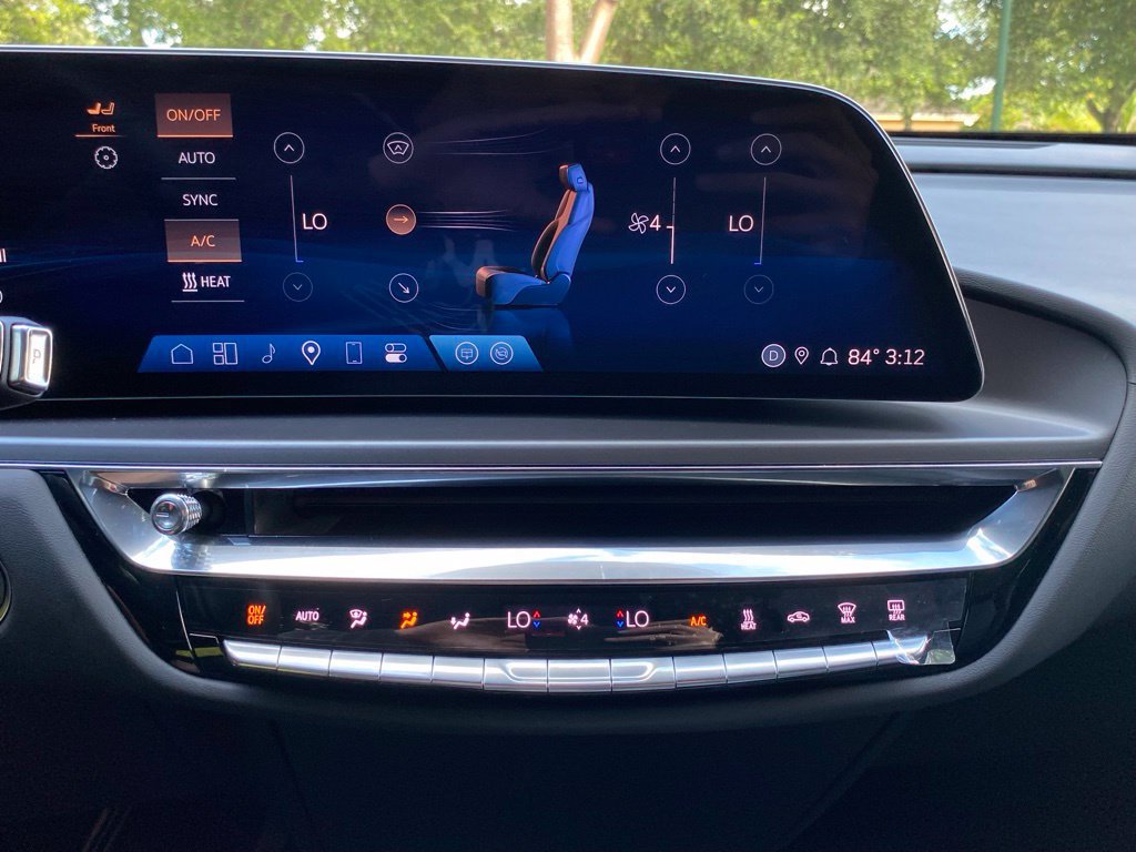 Used 2024 Cadillac Lyriq Tech RWD image 27