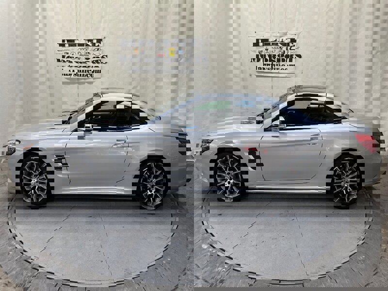 Used 2017 Mercedes-Benz SL 550 image 10
