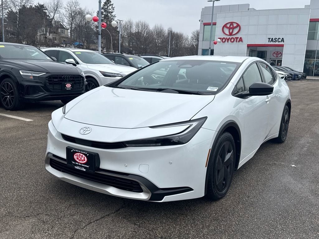 Used 2023 Toyota Prius Prime SE image 3