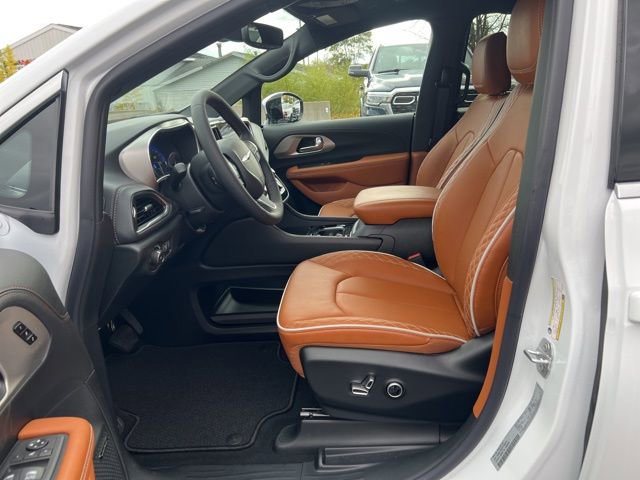 New 2026 Chrysler Pacifica Pinnacle FWD image 15