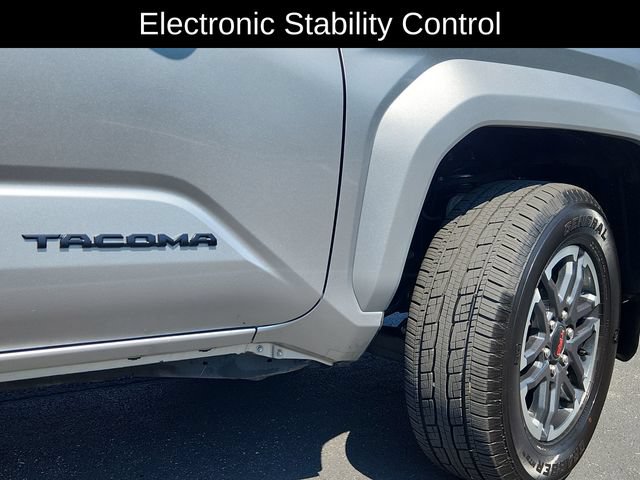Used 2025 Toyota Tacoma TRD Sport AWD/4WD image 19