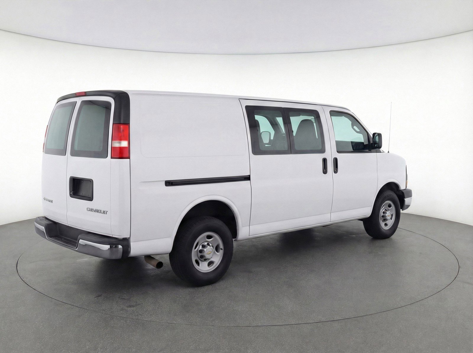 Used 2025 Chevrolet Express 3500 LT w/ LT Preferred Equipment Group image 9