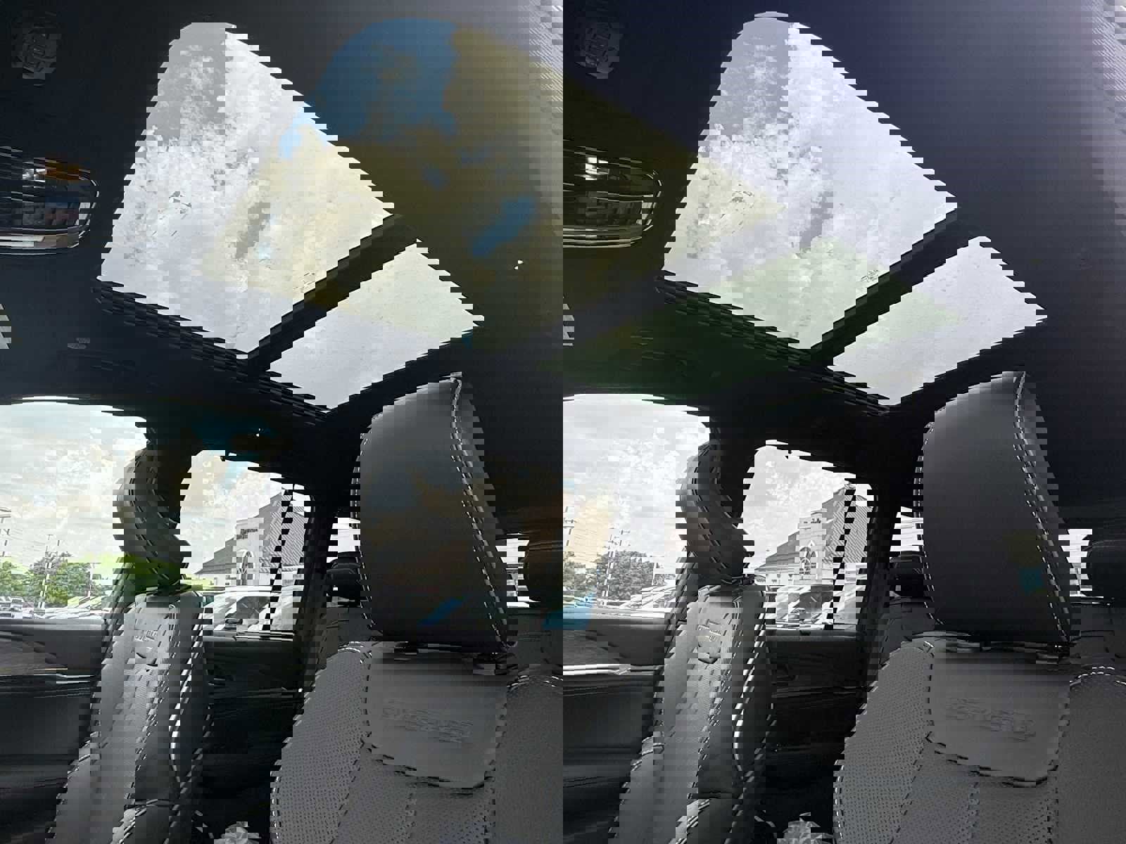 New 2025 Jeep Grand Cherokee Overland w/ Luxury Tech Group IV image 10