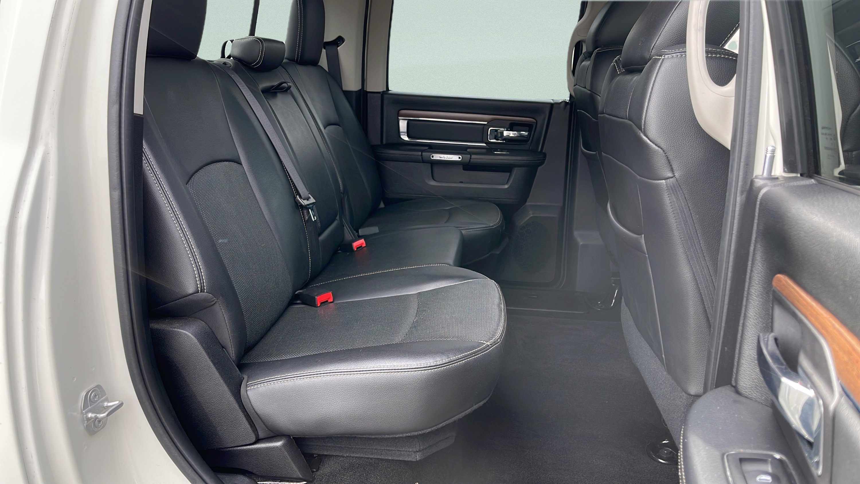 Used 2016 RAM 1500 Laramie w/ Convenience Group image 25