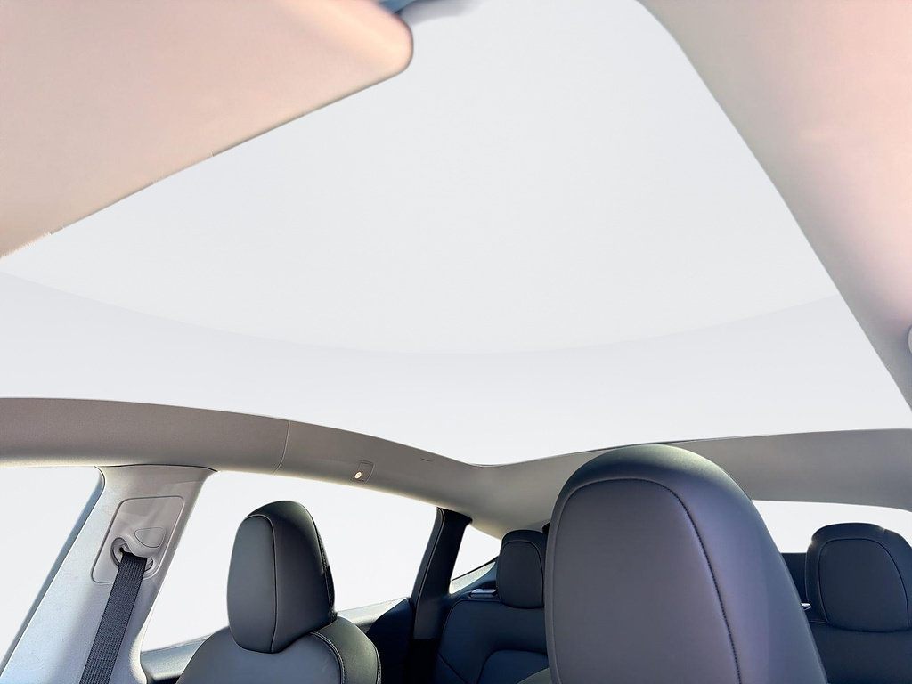 Used 2024 Tesla Model Y Long Range RWD image 6