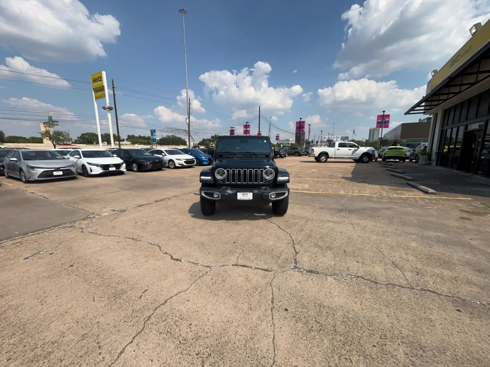 Used 2025 Jeep Wrangler Sahara image 16