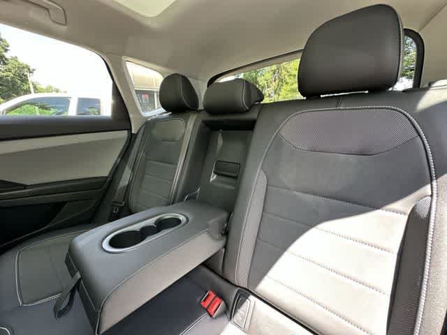 Used 2023 Volkswagen Taos SE w/ Panoramic Sunroof Package AWD/4WD image 17