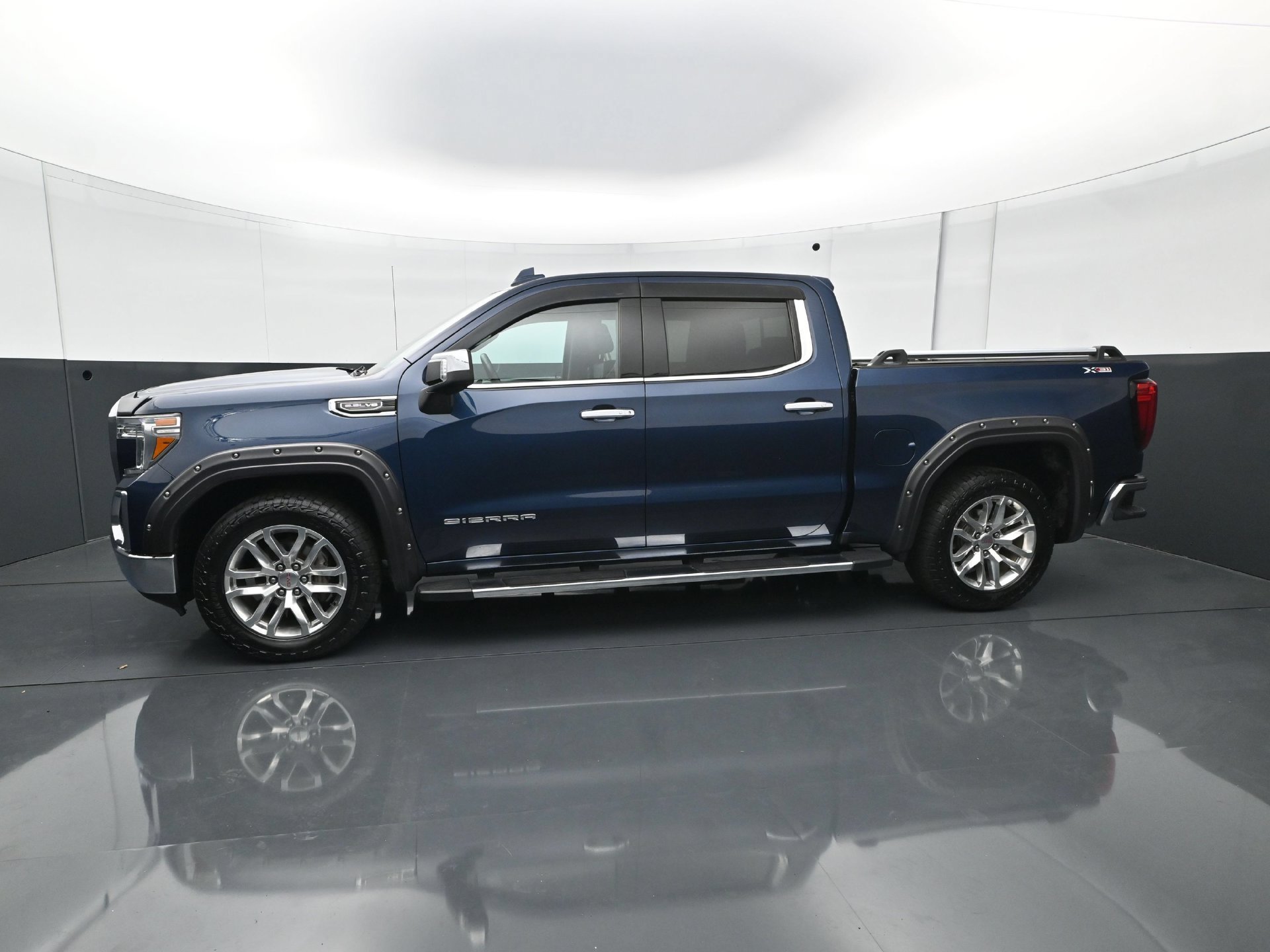 Used 2020 GMC Sierra 1500 SLT w/ SLT Premium Package AWD/4WD image 3