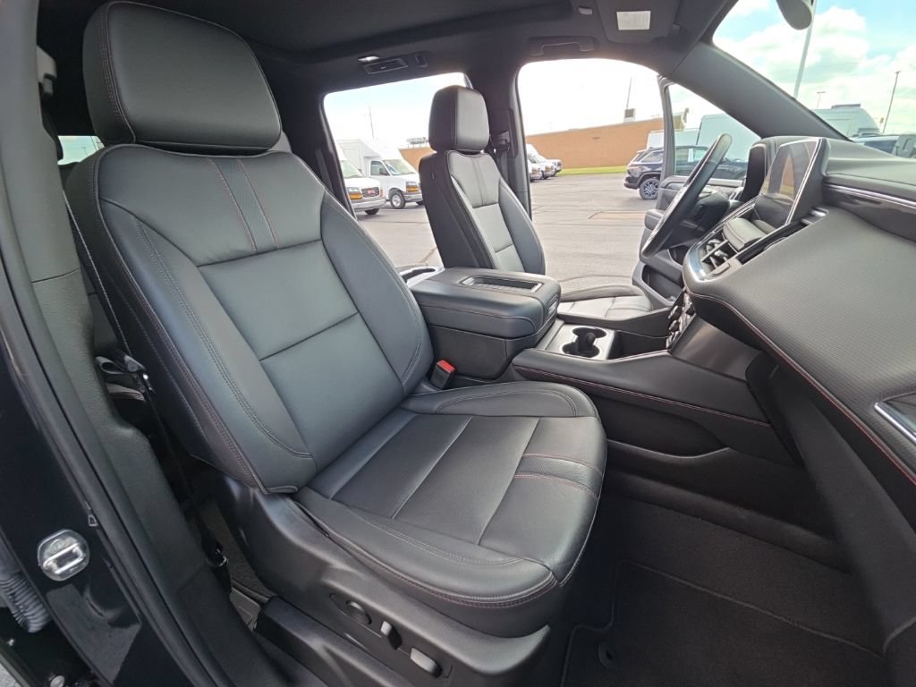 Used 2023 Chevrolet Suburban RST w/ Sport Performance Package AWD/4WD image 38