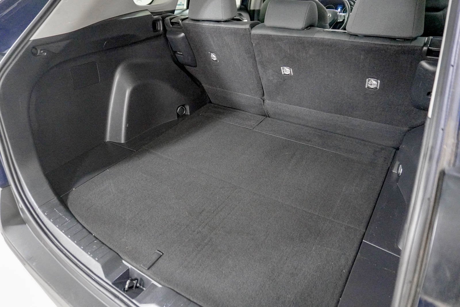 Used 2021 Toyota RAV4 XLE w/ XLE Grade Weather Package image 9