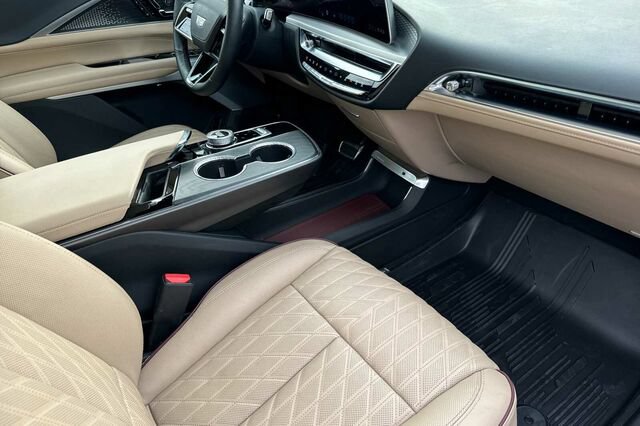 Certified 2026 Cadillac Lyriq Signature Luxury w/ Nappa Leather Package AWD/4WD image 16