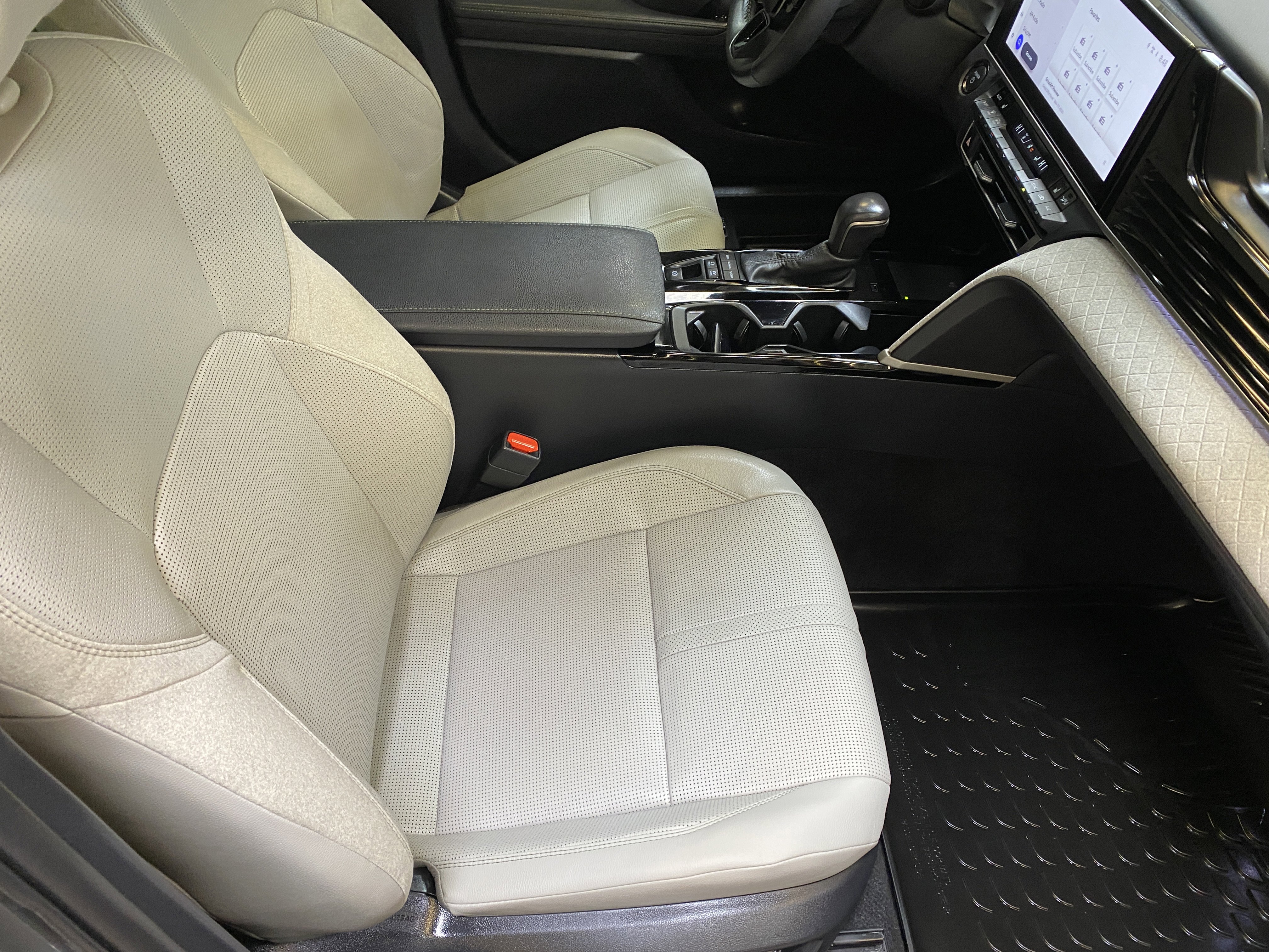 Used 2025 Toyota Camry XLE image 25