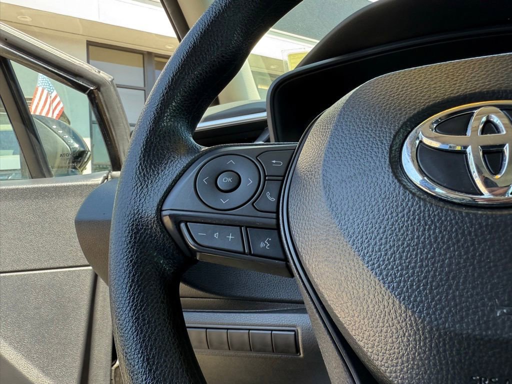 Used 2025 Toyota Corolla LE FWD image 21