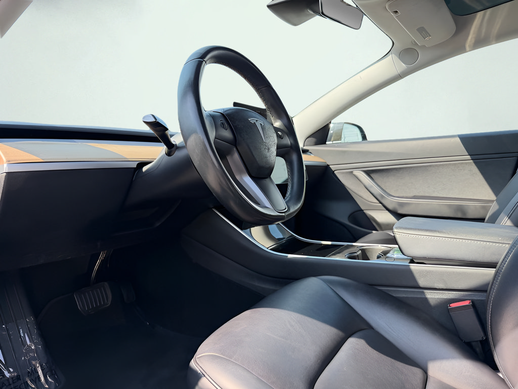 Used 2018 Tesla Model 3 Mid Range RWD image 4