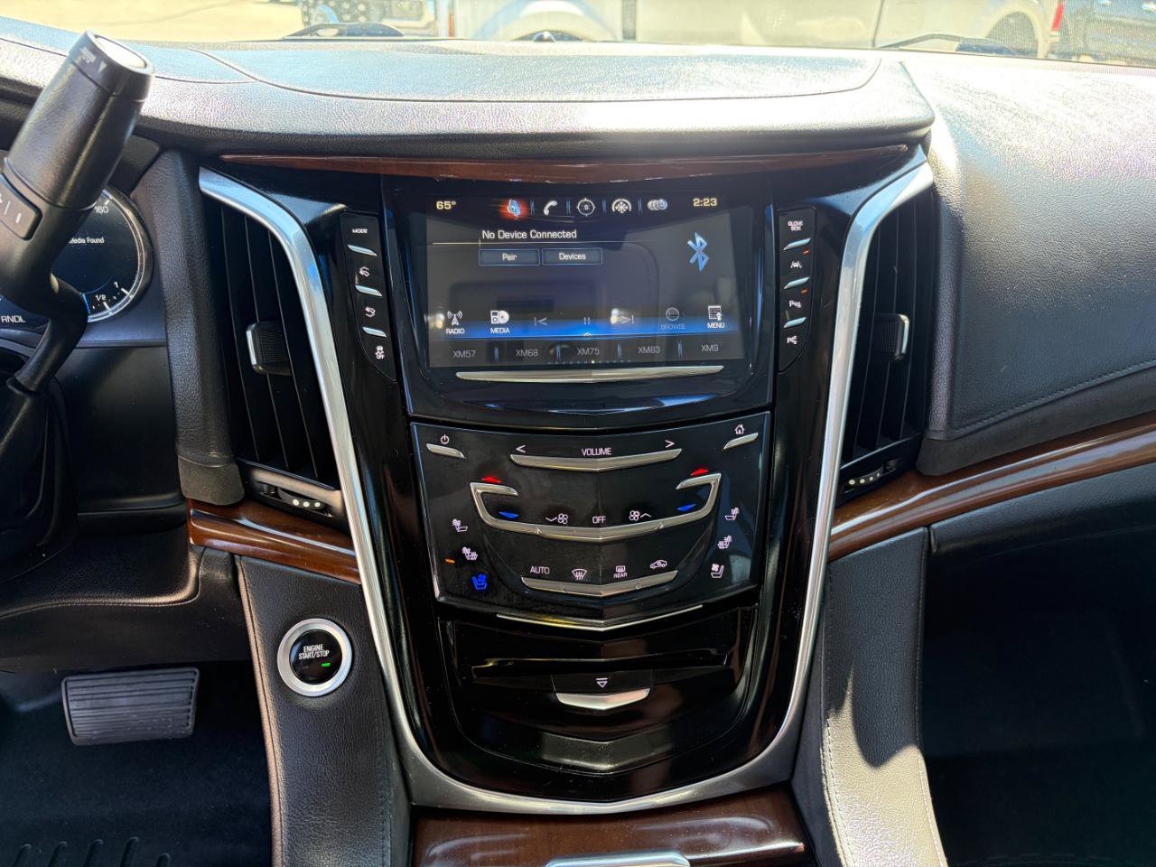 Used 2018 Cadillac Escalade Luxury AWD/4WD image 23