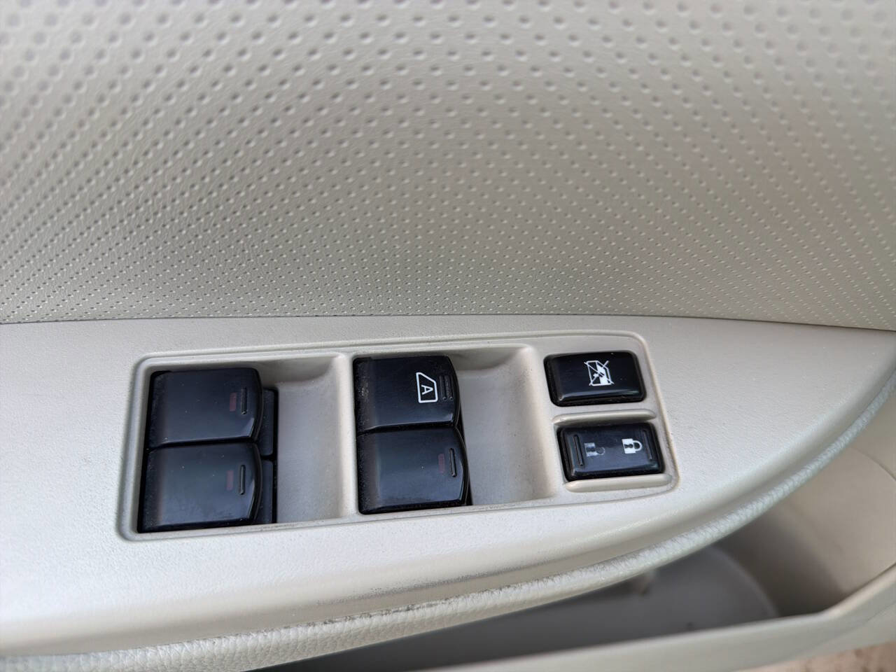 Used 2010 Subaru Outback 2.5i Limited image 27