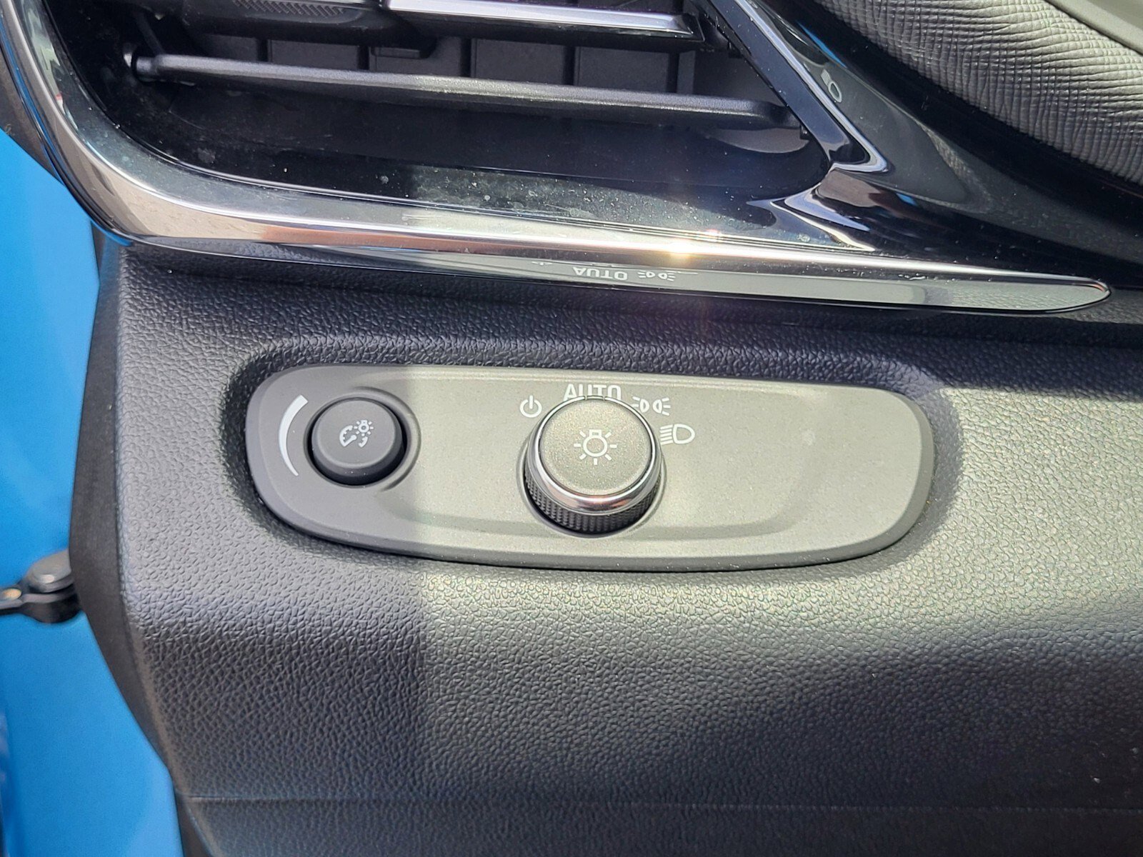 Used 2025 Buick Envista Sport Touring image 23
