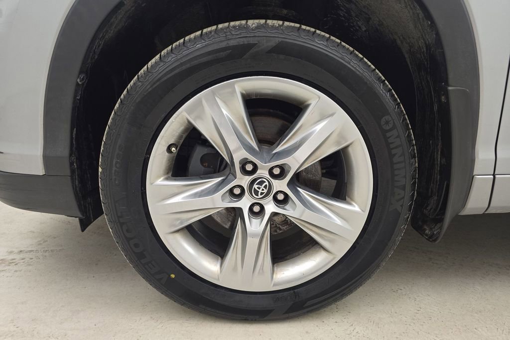 Used 2016 Toyota Highlander Limited w/ Driver Technology Package image 11