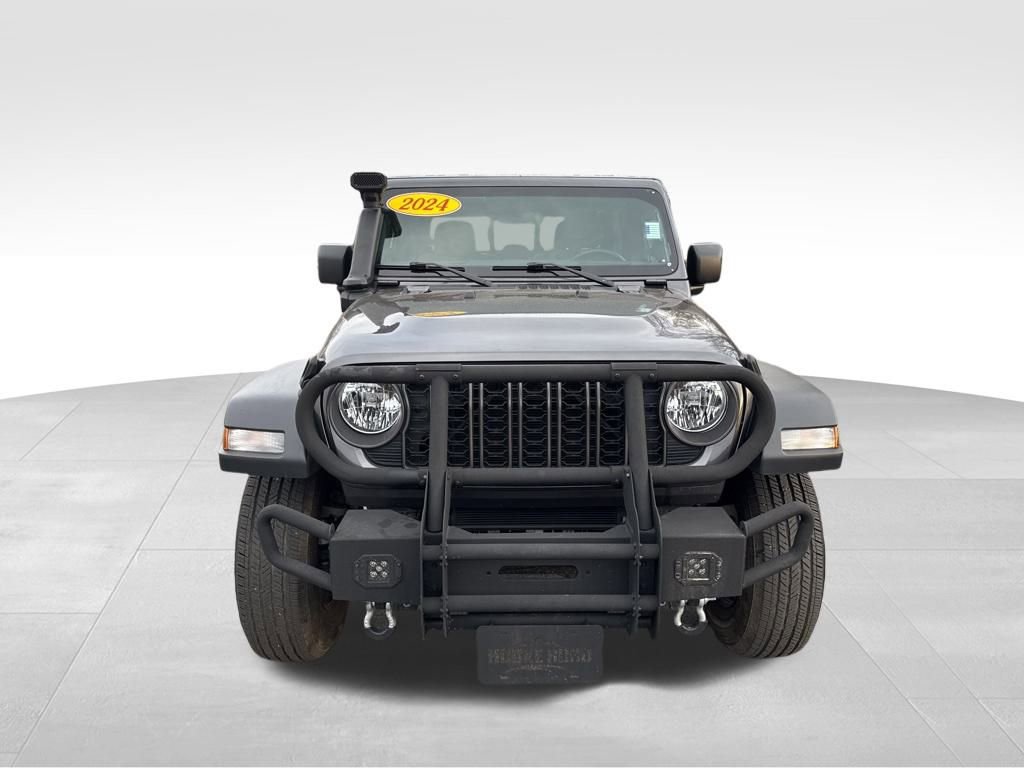 Used 2024 Jeep Gladiator Sport image 2
