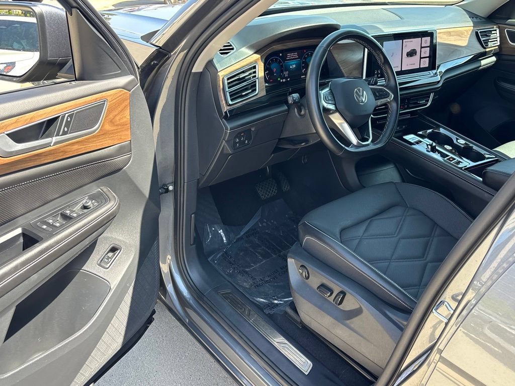 Used 2025 Volkswagen Atlas SE FWD image 7