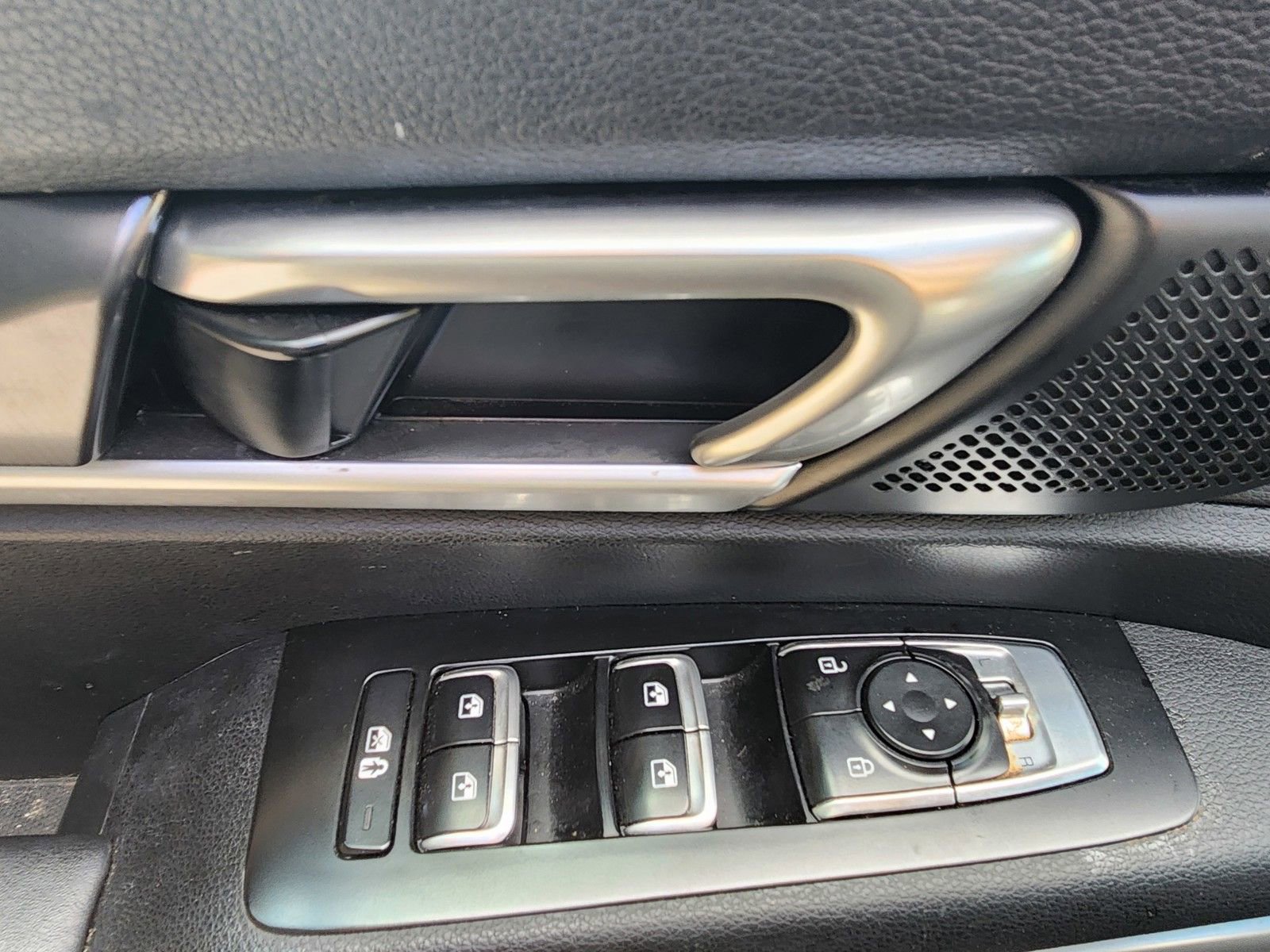 Used 2023 Kia Telluride S FWD image 9