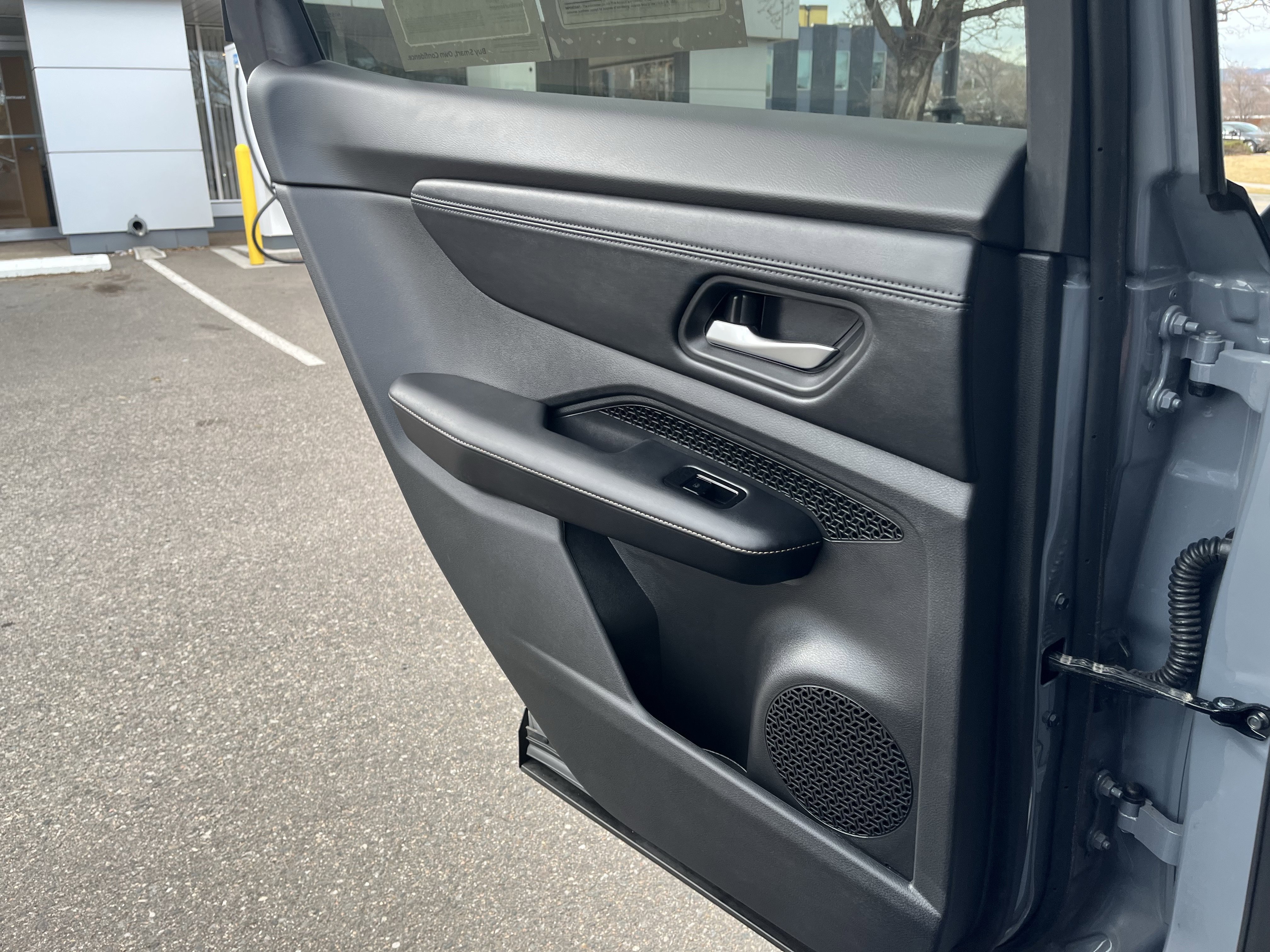 Certified 2025 Nissan Ariya AWD image 32