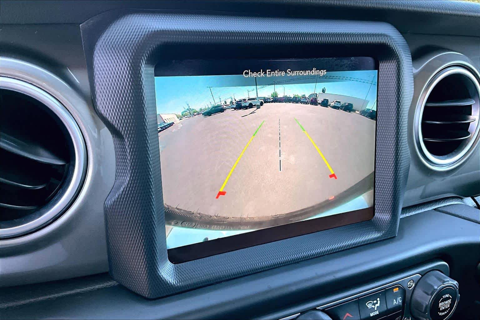 Used 2020 Jeep Wrangler Unlimited Sahara AWD/4WD image 24