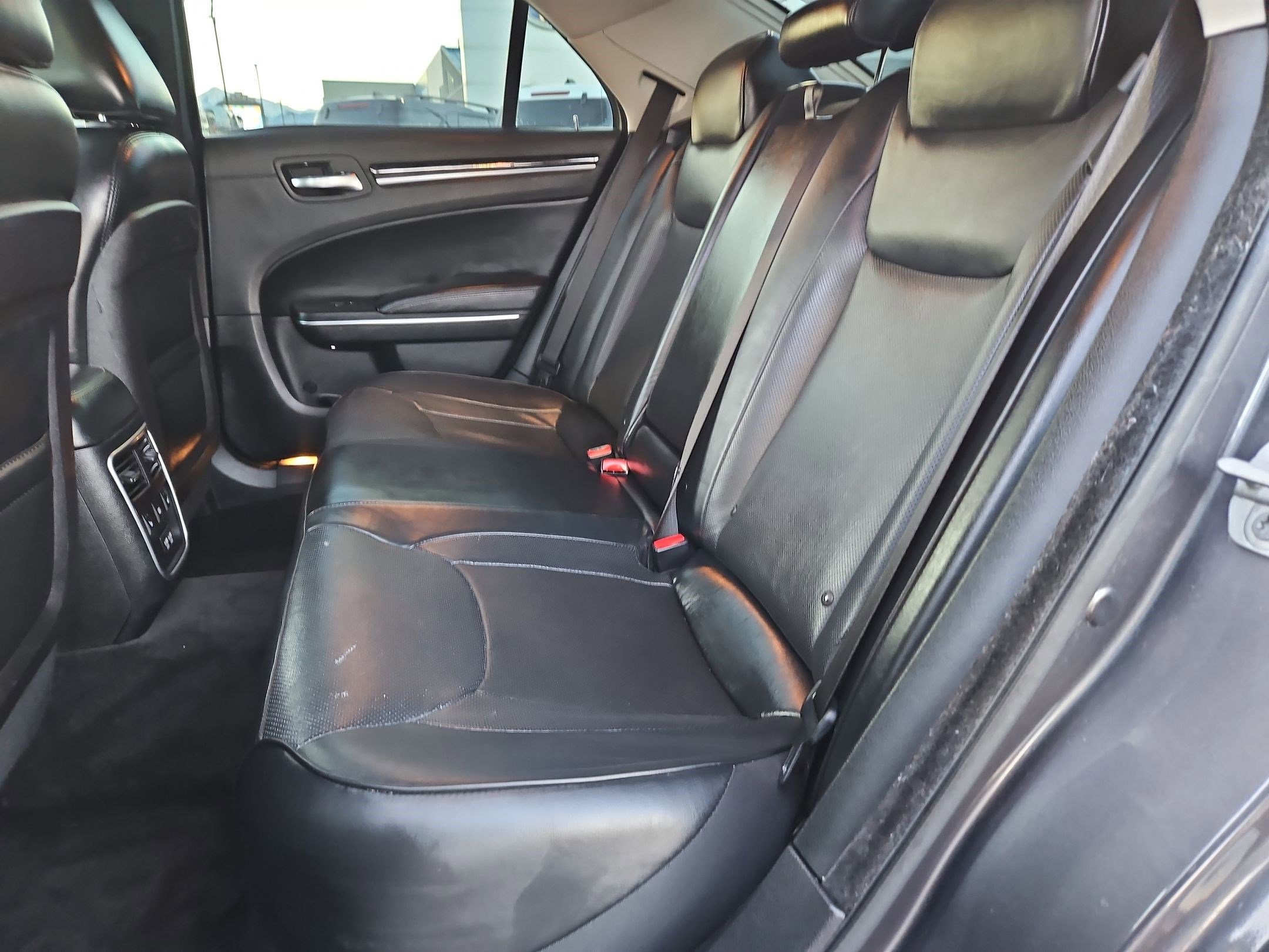 Used 2016 Chrysler 300 C image 30