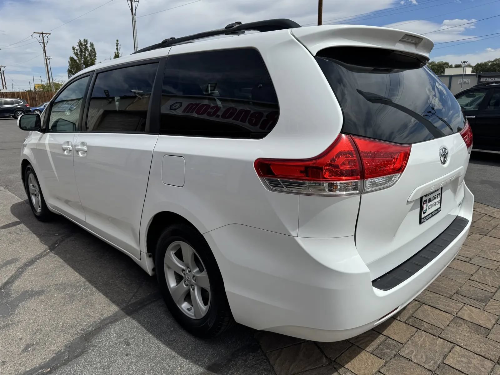 Used 2013 Toyota Sienna LE w/ Towing Pkg FWD image 4