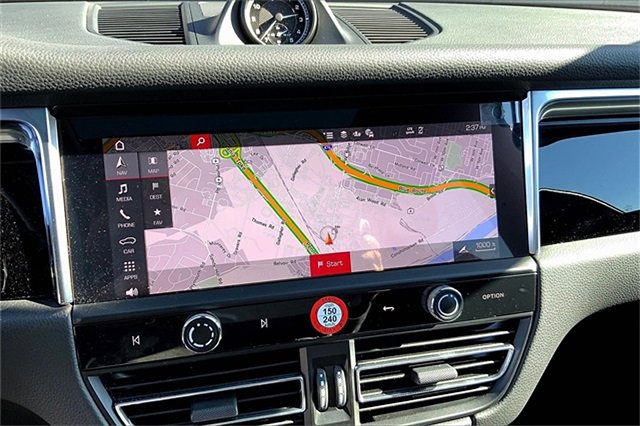 Used 2025 Porsche Macan image 34