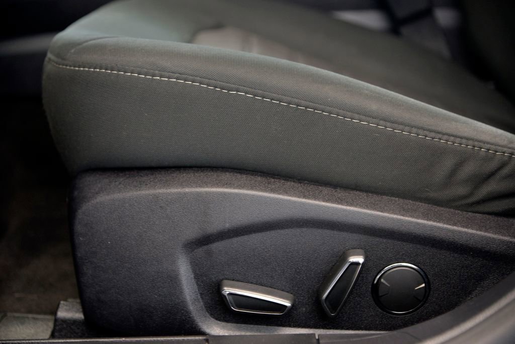 Used 2020 Ford Fusion SE image 16
