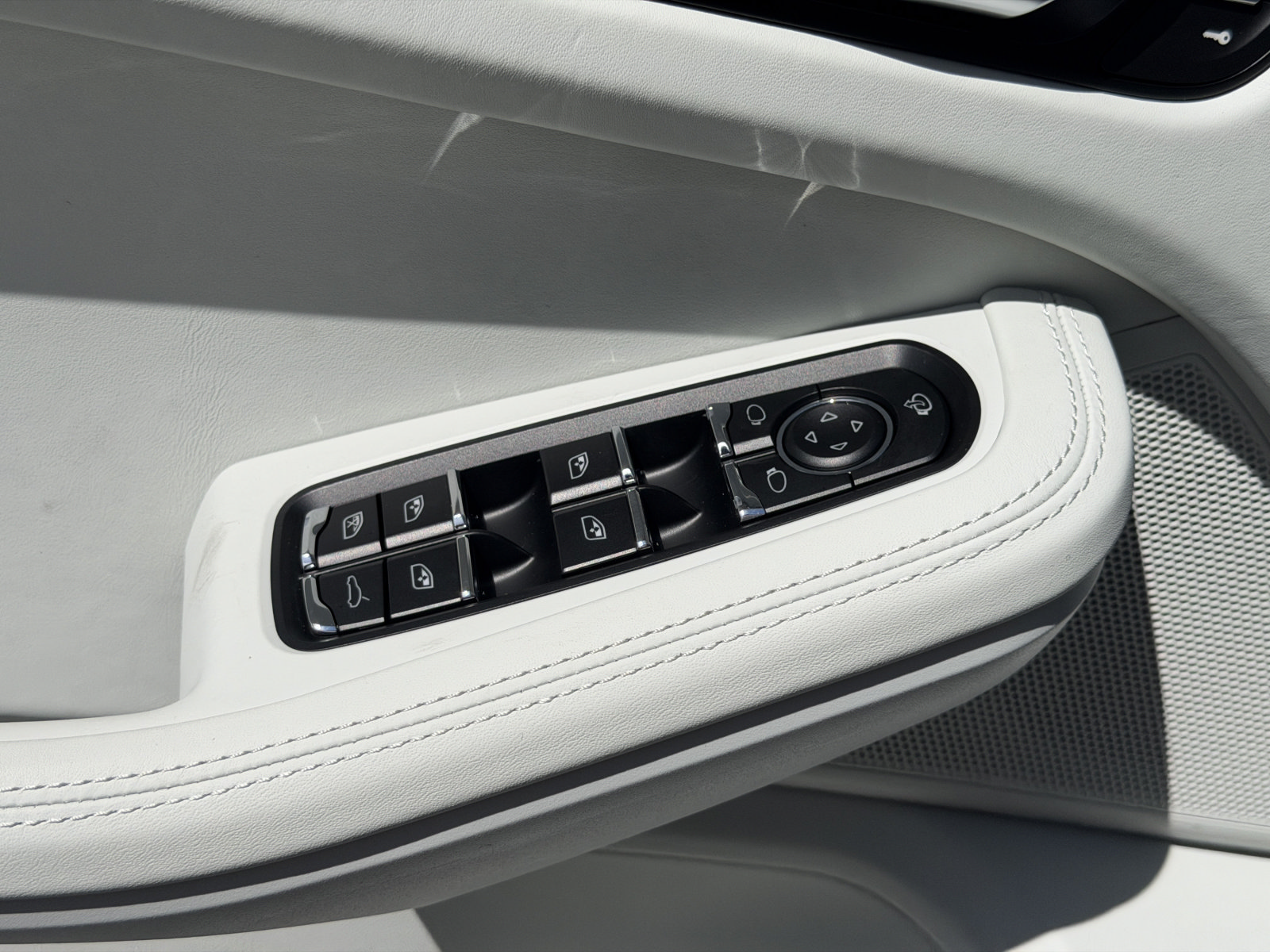 New 2026 Porsche Macan AWD/4WD image 19