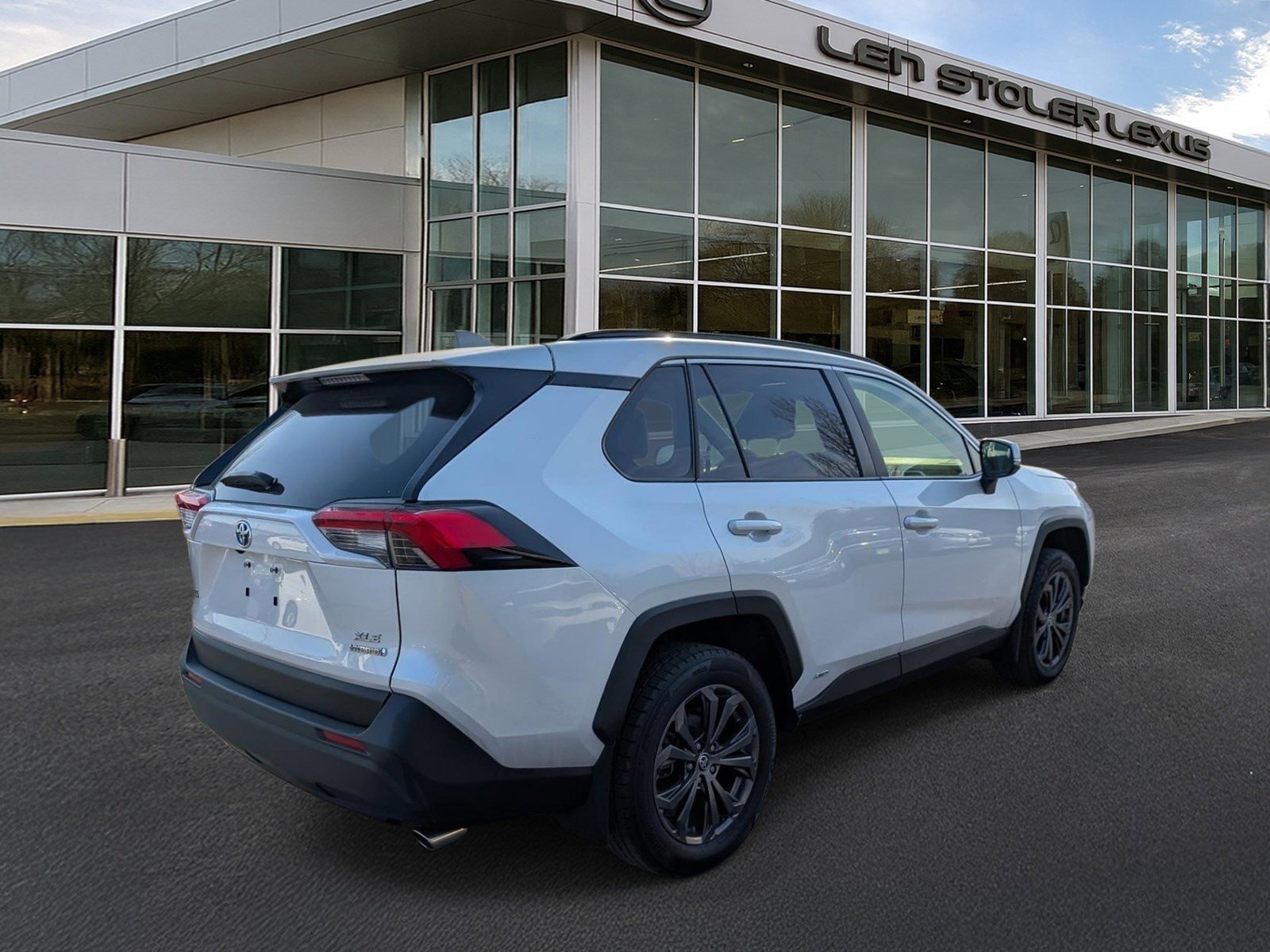 Used 2023 Toyota RAV4 XLE Premium AWD/4WD image 3