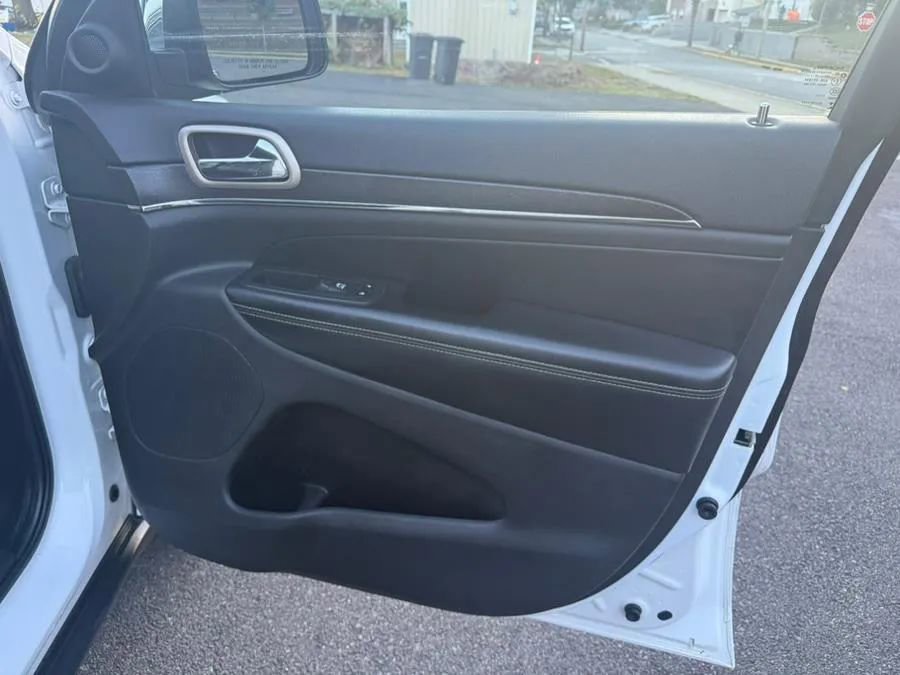 Used 2016 Jeep Grand Cherokee Limited image 29