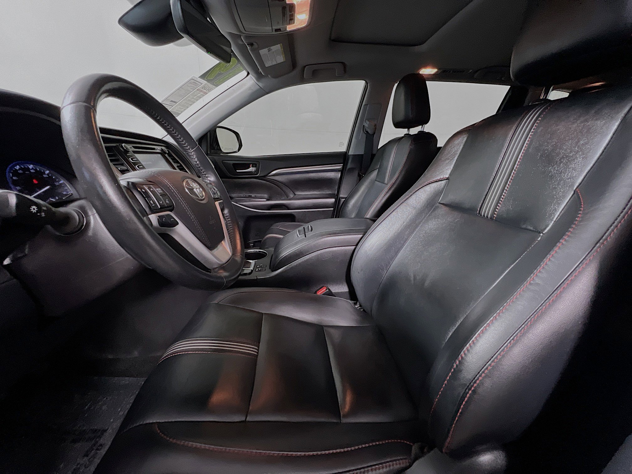 Used 2019 Toyota Highlander SE AWD/4WD image 15