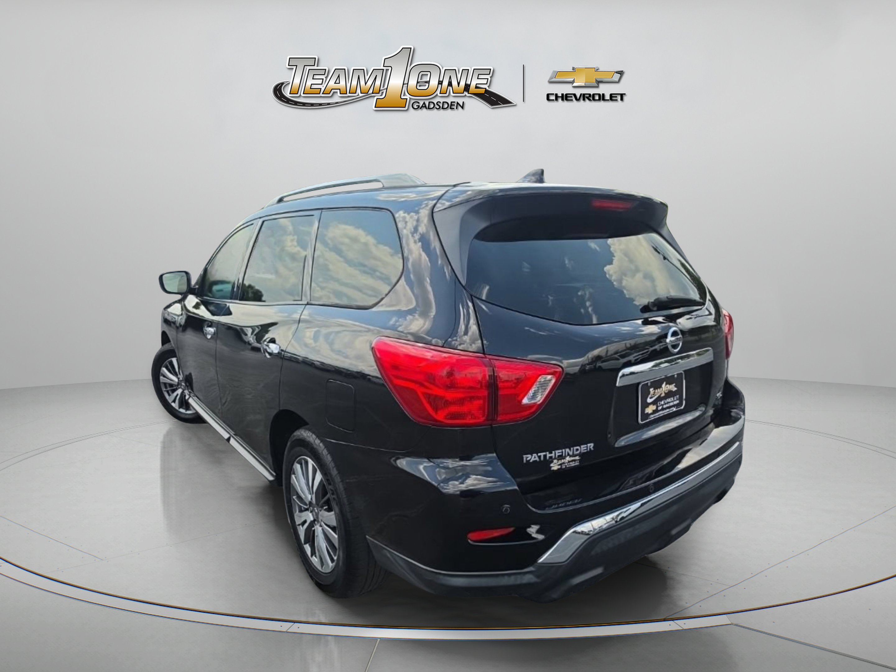 Used 2019 Nissan Pathfinder SL FWD image 6