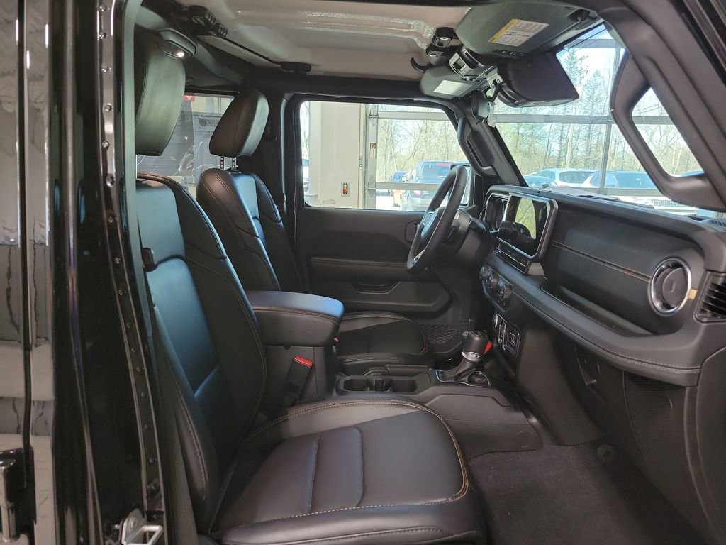 Used 2024 Jeep Wrangler Sahara image 14